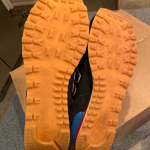 Like new, men’s size 11 New Balance 574 - Picture 3 of 3